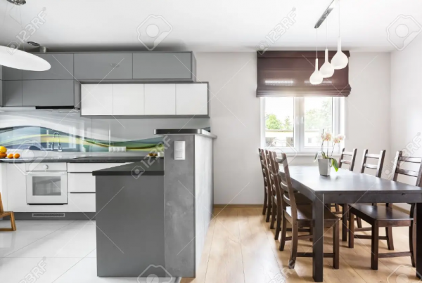 Villa dengan ruang makan terbuka yang luas